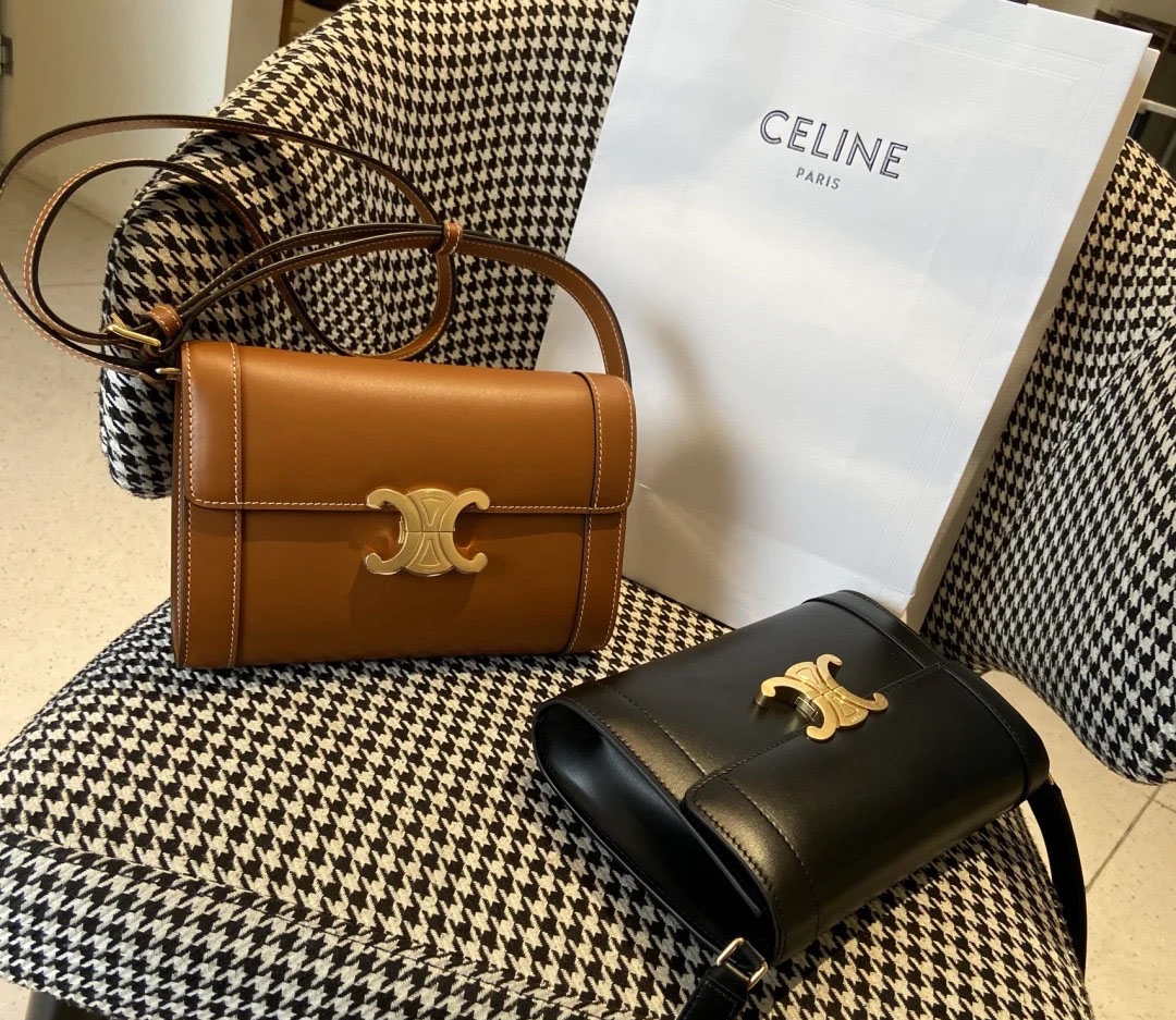 【CELINE手袋】STRAP BAG TRIOMPHE IN NATURAL CALFSKIN