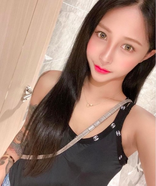 網紅蘇淼淼於上月遭3漢入屋打劫,強行奪去過千萬財物,包括名牌手錶和手袋,更加害其6個月大的兒子!她日前接受訪問時表示自己也後悔自己過分暴露財物,本來炫富的目的只是因為想要報復前男友,想不到會有這樣的意外,並懸紅200萬捉賊。