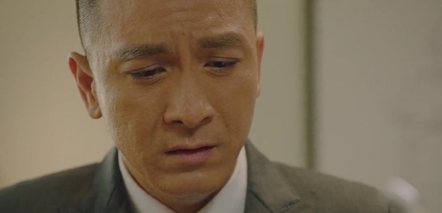當韋作榮喝下花茶時,就慢慢看著杯子發呆,魏進風見狀就問出關鍵問題,趁機套話,韋作榮就全盤托出。