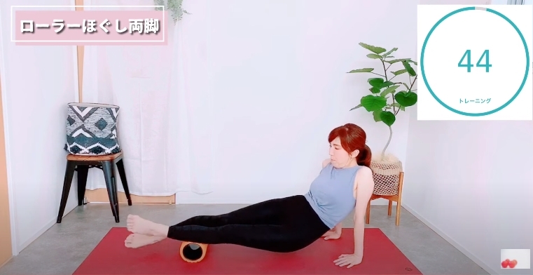 【瘦肌肉腿運動】以左右擺動及前後擺動來按摩小腿,記得擺動的幅度要大一點,這才確保到可按到小腿的每一處