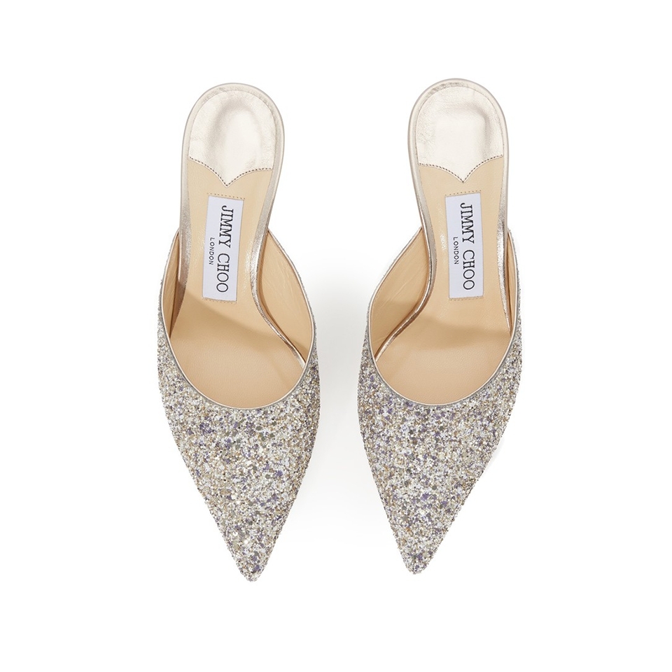 【Jimmy Choo婚鞋】這雙水鑽微高跟鞋比較適合夏天的婚紗款式,特別是一些較輕盈的婚紗,配搭這雙超多閃鑽亮片,加上尖頭設計,盡顯優雅氣質!