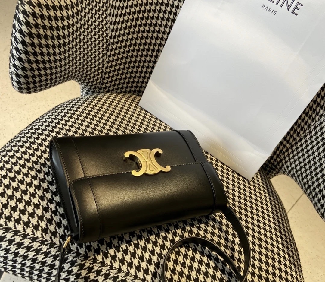 【CELINE手袋】CELINE焦糖色凱旋門STRAP BAG信封包WOC
