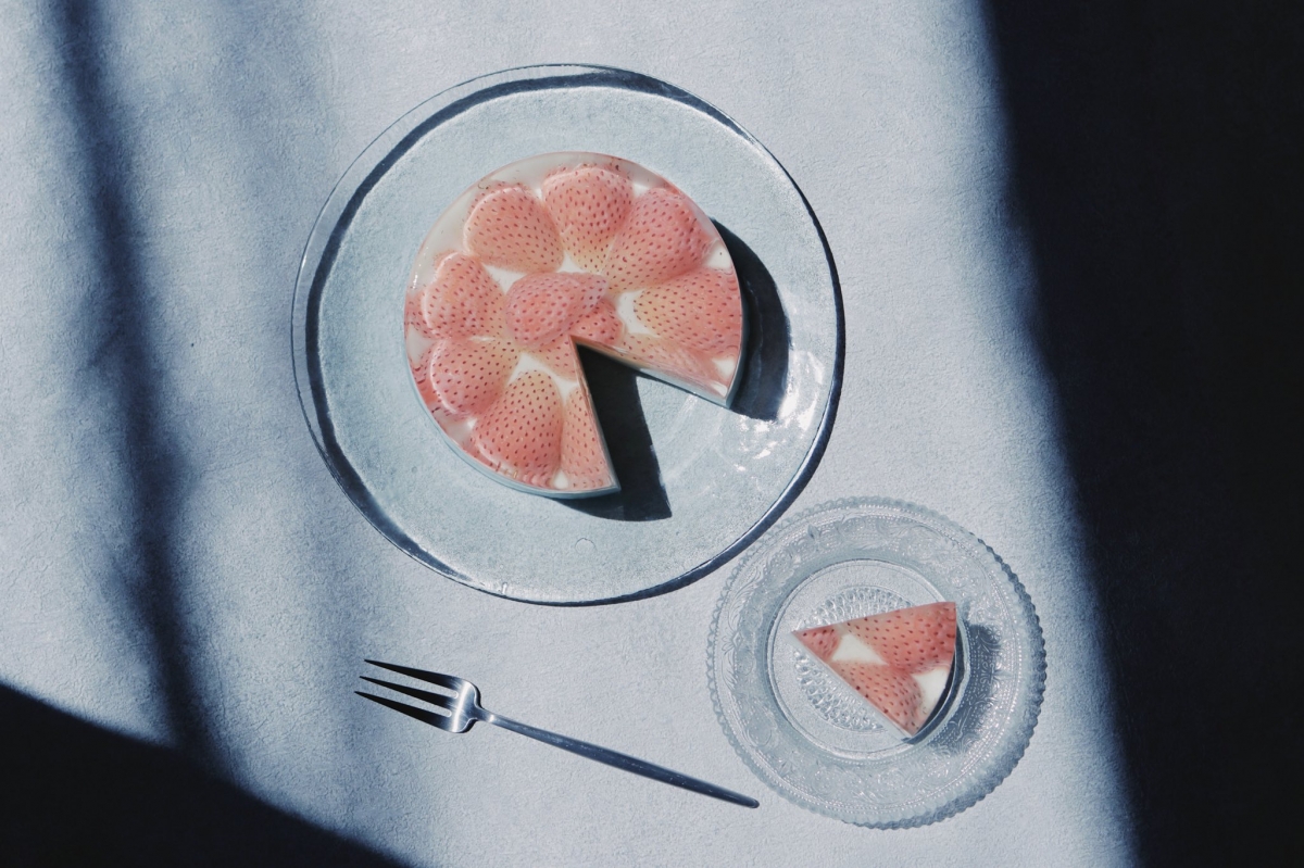 草莓牛奶果凍蛋糕