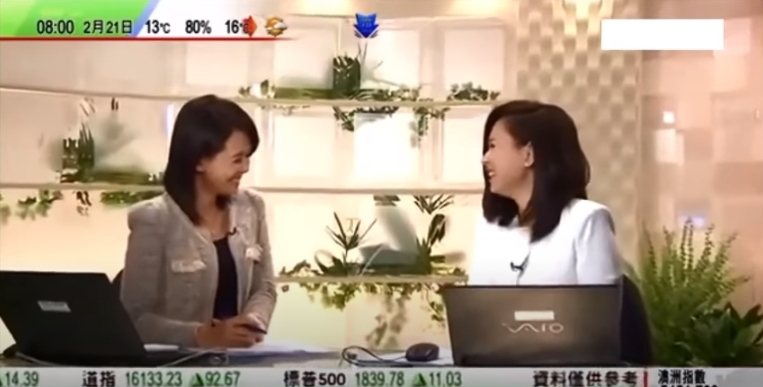 【無綫TVB新聞主播】兩名主播林小珍與鄭萃雯一起搭檔,當時兩位主播向觀眾講早晨後,就互相跟對方打招呼