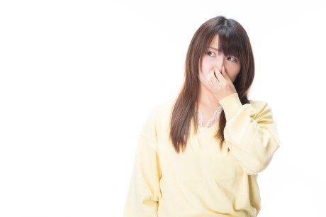 飲品的外貌版主形容是:「滿滿的綠~」,在奶蓋層還會看到芫荽碎,讓人一看就感受到這杯是真材實料的芫荽飲品!當她一口喝下香菜奶蓋後發現,上層的鹹奶蓋味道不錯,是她喜歡的味道,搭配淡淡的香菜味和清新的綠茶,指味道「還可以接受」!