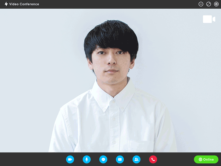 這一款睡衣完全是懶人必備的商品！在起來時不用特意換上西裝就可以馬上開會，可以舒舒服服的工作，而且還很有時尚感～這件兩用睡衣是1個限定商品，而且還被搶瘋，售價約港幣＄1000！