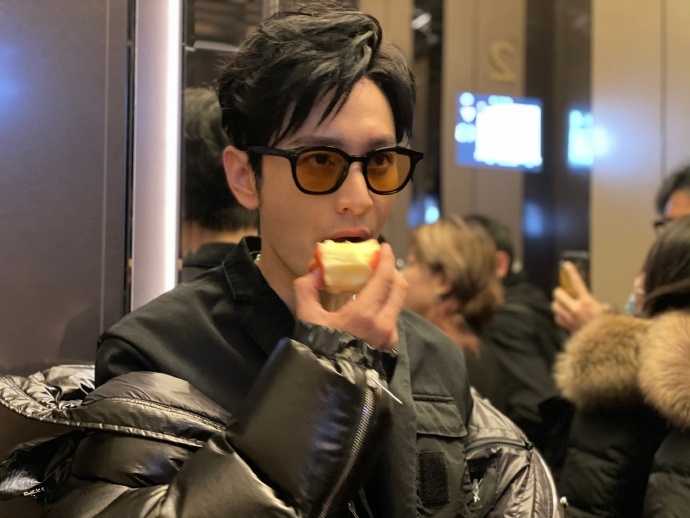 0067aCRwgy1glvj3vn4phj33402c0x6r