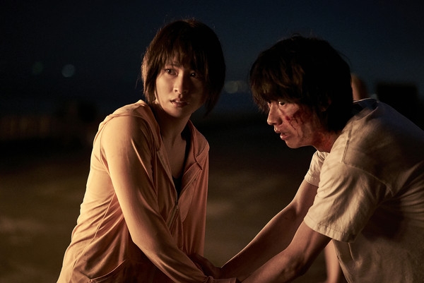 Netflix近日爆紅的漫畫改編日劇《今際之國的有枻》被稱之為神作,上線後亦引起全球熱議,劇情的討論度都很高,每一集的破解方法也非常新奇,引人入勝。主角們山崎賢人、土屋太鳳、朝比奈彩的人氣也急升,搜尋度瞬間暴漲。雖然劇集已經完結,但是近日官方宣佈第二季即將會上線!