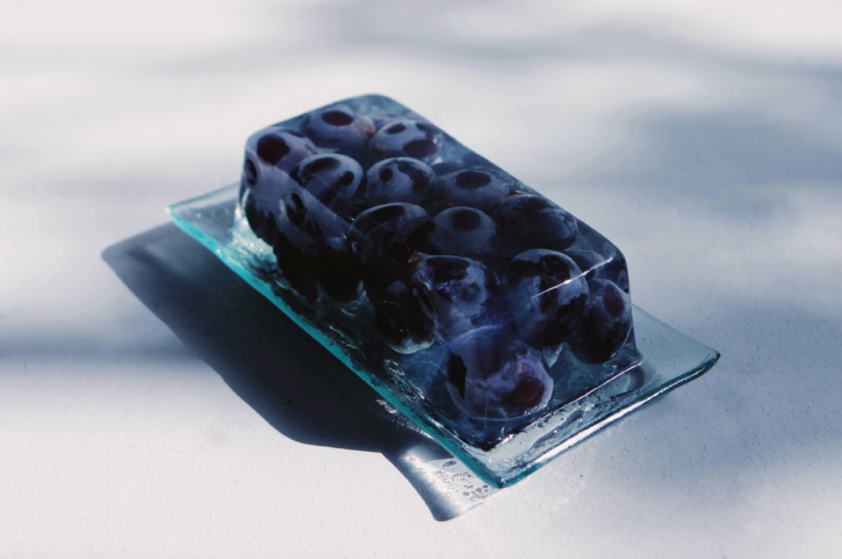 熱愛透明物品的日本女生Tomei Nohito為了達成能開一家透明博物館的夢想