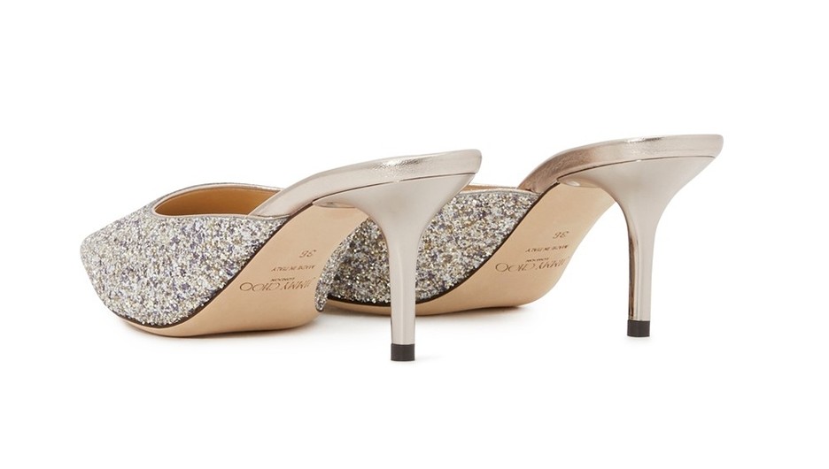 【Jimmy Choo婚鞋】鞋跟高度為6.50 cm,如果你是比較高的女生可以選擇這雙較低跟一點的設計!這雙閃鑽穆勒鞋也很適合日常的衣著