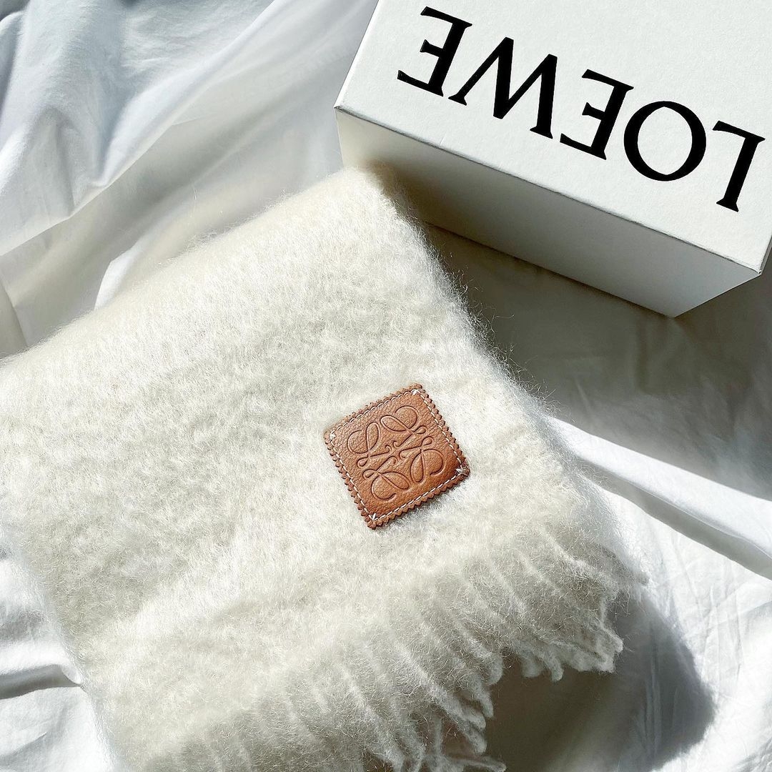 LOEWE White Mohair Scarf HKD$4600