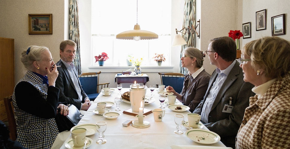 多次被拍到難忍煙癮的瑪格麗特二世，曾經被多次因抽煙而詬病，但女王卻淡然地拋下一句來回應世俗