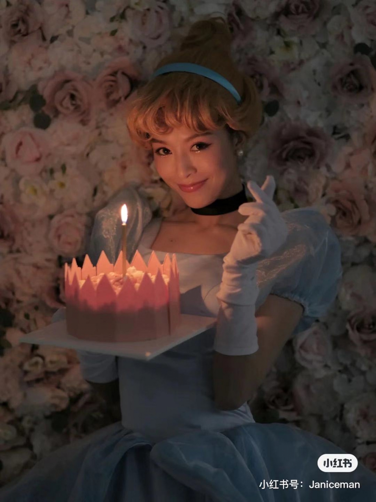 Janice Man這次的灰姑娘造型同樣也引起了網民把她跟Angelababy作比較!