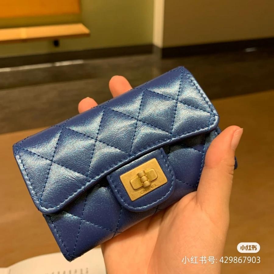 雪橇咬爛主人Chanel小羊皮銀包