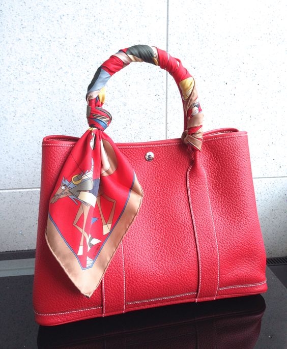 「Hermès Garden Party Bag」手袋基本上一般常見的色調都全包,如黑、白、粉紅、粉藍、黃、橙等