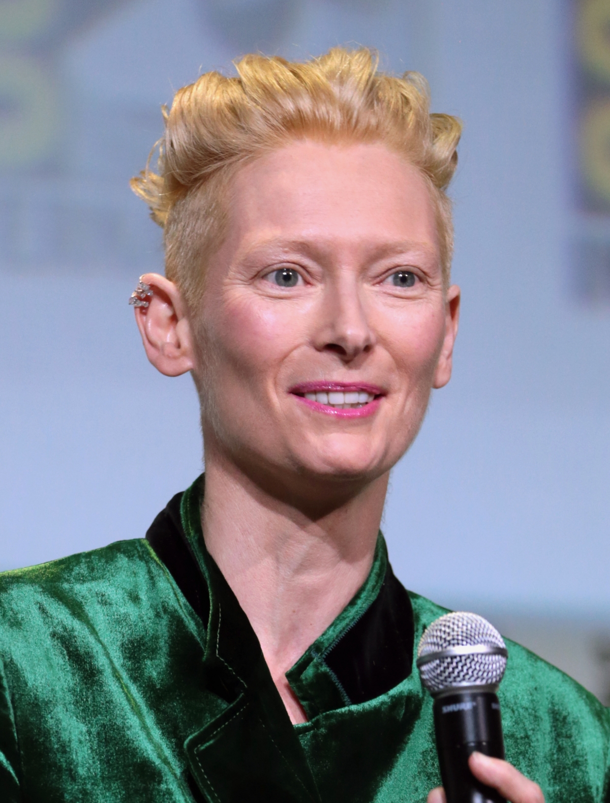 現年60歲的Tilda Swinton一向以保養得宜的外貌而為人所驚嘆