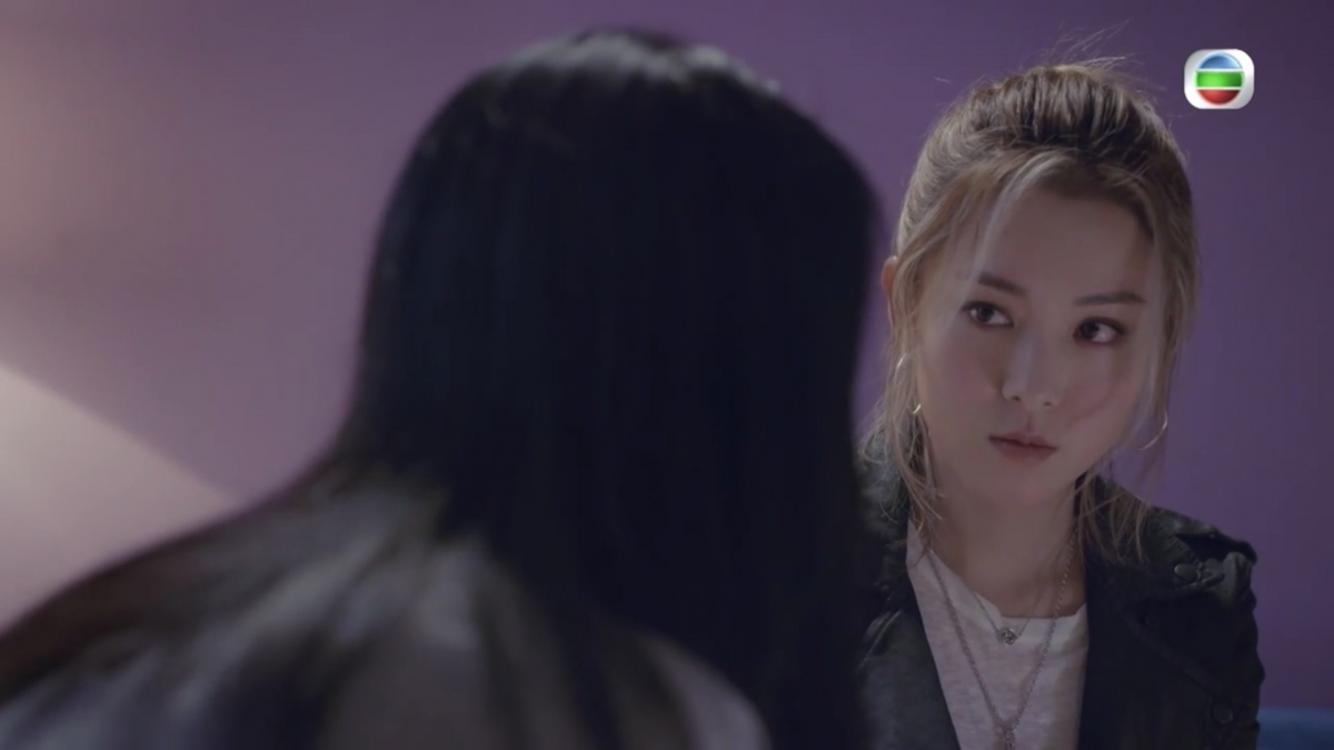 劇中子欣(王敏奕 飾)失意時半夜到訪媽媽的家中,少霞(龔慈恩 飾)打開門看到女兒突然跑來也非常驚訝,不過也非常開心,露出溫暖微笑並招呼女兒進內。媽媽打算那飲料給子欣,但子欣卻說「我坐一陣就走了」。多數在家庭關係中,父母也是飾演這個「避風港」的角色,當子女在外受傷了,回家總會有家人無限量的關懷。