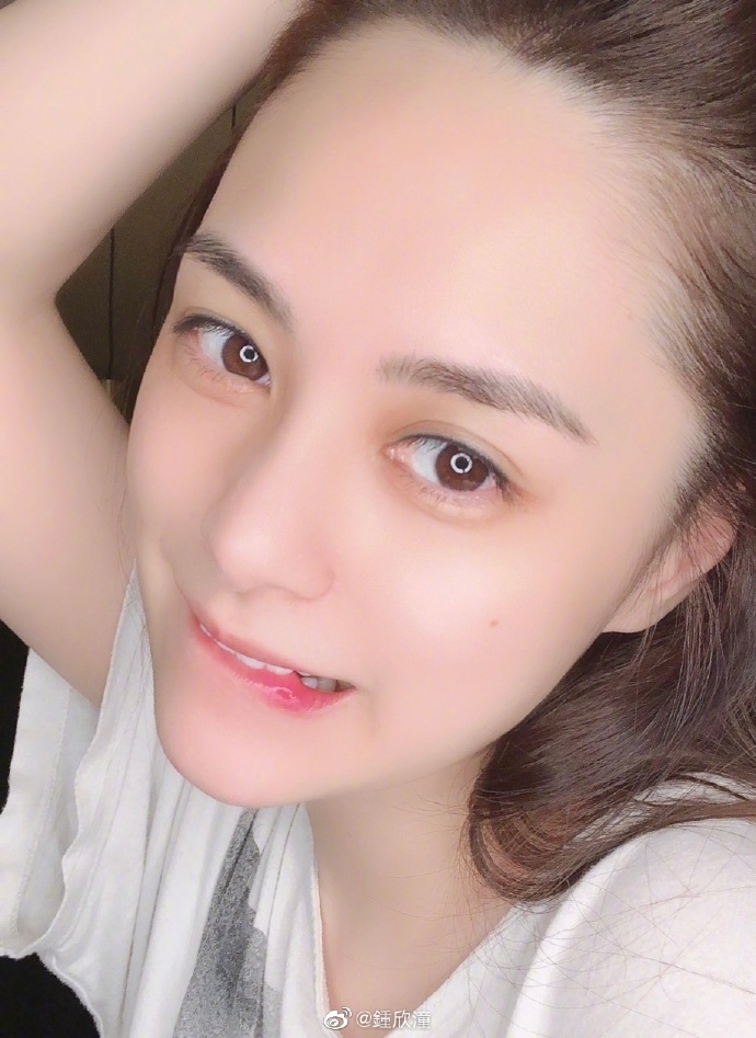 網民猜測原因是她得悉張柏芝的共演，因為兩人同為陳冠希豔照事件中的受害者。倘若一起在節目中同框，會容易讓觀眾憶起此事，讓她們的表現失焦，因此才毅然辭演了這個拍攝的大好機會。