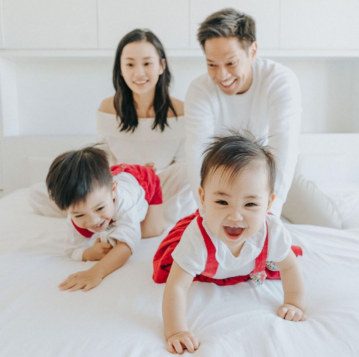 Miki楊愛瑾成功坐正嫁給郭永淳,更快速的三年抱兩,現時育有一對寶貝仔女,不時也會大曬家庭照