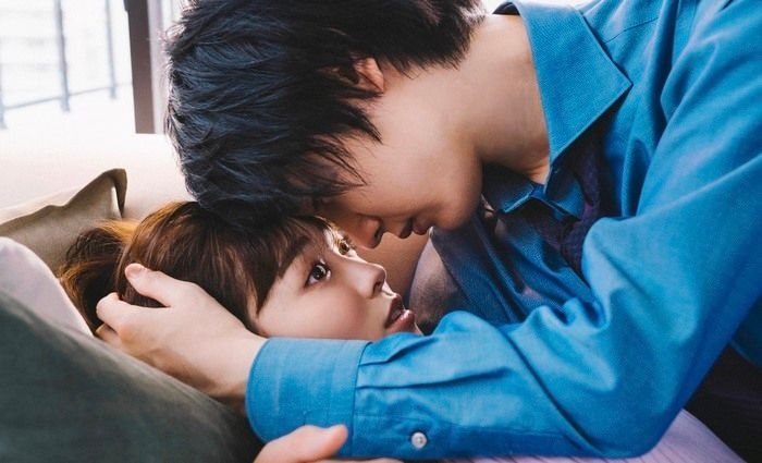 男生更興奮地分享過程,又坦白指女生有一直推開他,並合上雙腿反抗,但最後女生還是無力反抗。事後男生指女友「嬲左幾日,不過最後都哄得番」,不過還是對此事耿耿於懷,放不低。