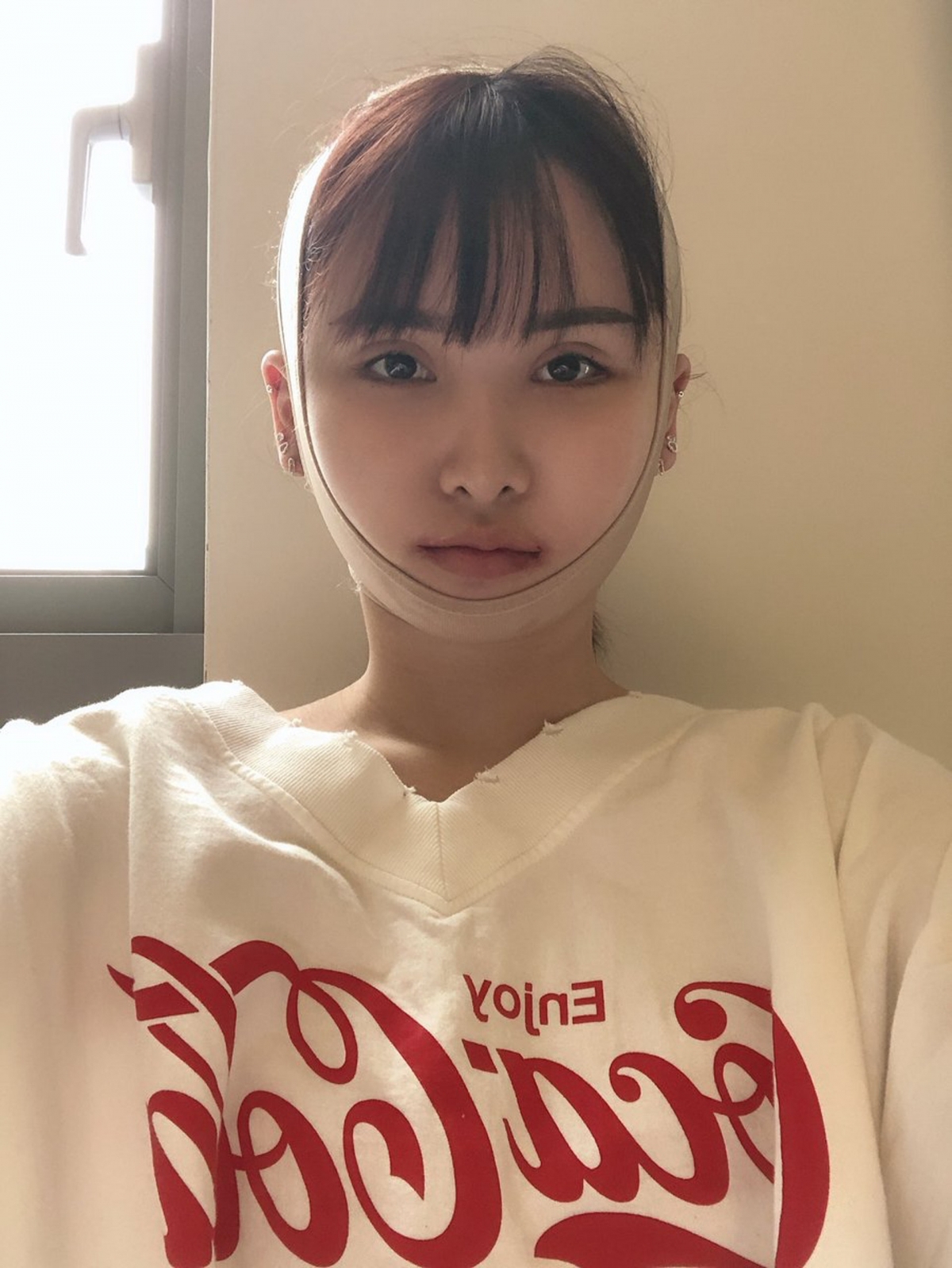 【整容後遺症】她也事先寫好遺書,望跟他們見面,把最後想說的話都一次說出來,向家人坦白自己接受了大型整容手術。