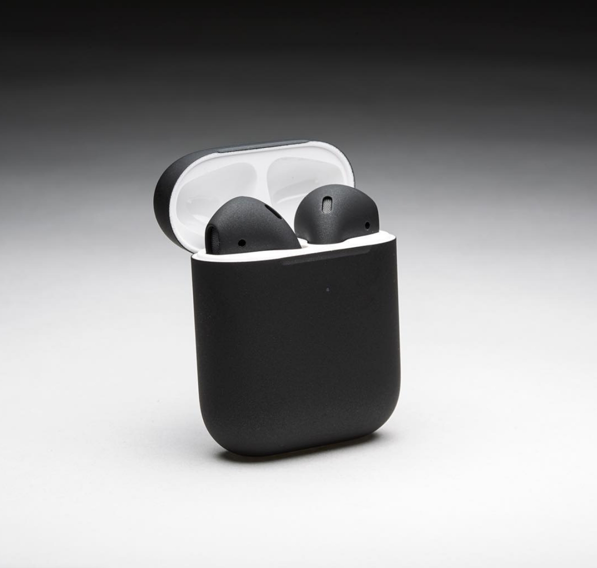 可能在不久將來我們就能看見全新的霧黑色MacBook、iPhone、iPad和Apple Watch了！