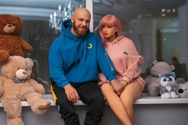 雖然在外人眼中,都會把Margo視為一個沒有生命的吹氣公仔,但是在Yuri Tolochko眼裏,卻認為Margo就如真人一樣