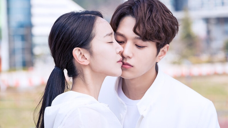 不過,得到女生的回應後,一眾網民似乎對此事還深深不忿,一度懷疑:「如果男講嘅嘢係事實 我唔明白點解個女仔仲要包庇佢」、「係咪因為驚搞大左件事好麻煩?」、「乜野叫一場鬧劇同埋溝通返就得,真係痴線,仲醉緊?」