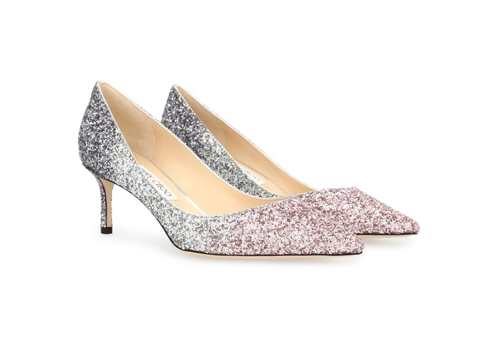 【Jimmy Choo婚鞋】這雙每個女生夢寐以求的水鑽婚鞋可是超搶手,不少女生結婚時都會選它!這雙以粉紅漸層的尖頭設計,簡直完美俘虜少女心