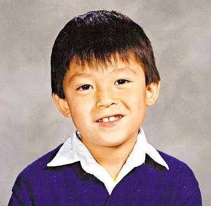 【香港男明星學生相】陳冠希從小到大就是像有混血兒的外國人樣,所以小時候就很有小男孩的魅力了!