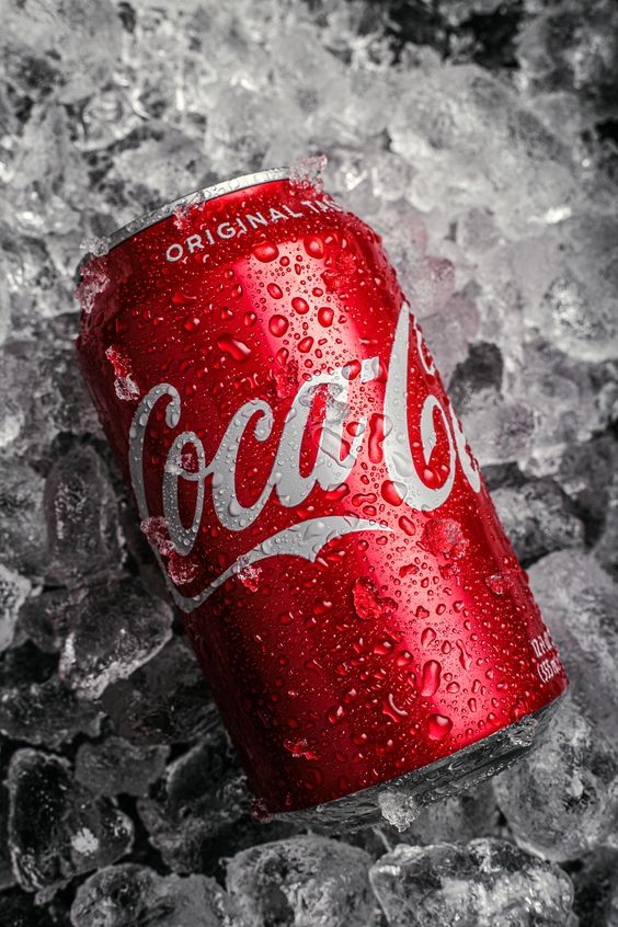 官方把它取名為Pepsi “Cocoa” Cola,這個玩味十足的名字被網民發現相當有暗諷的意味。新品與可樂飲料對手Coca- Cola可口可樂名字發音相近,更有香港網民大嘲新品名字為「可可可樂」,非常惹笑~