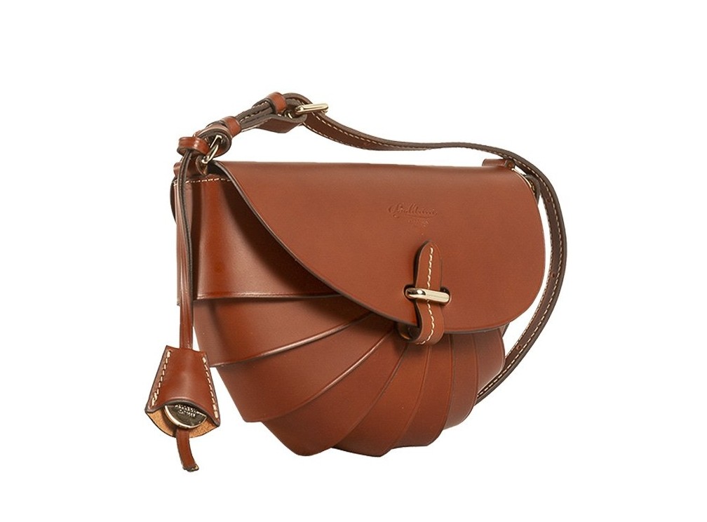 【MIRTA網購手袋】這款半圓的轉動小風車手袋OPERETTA BAG是設計師的得意之作!意大利工匠以一層一層高級牛皮層層疊疊打造而成