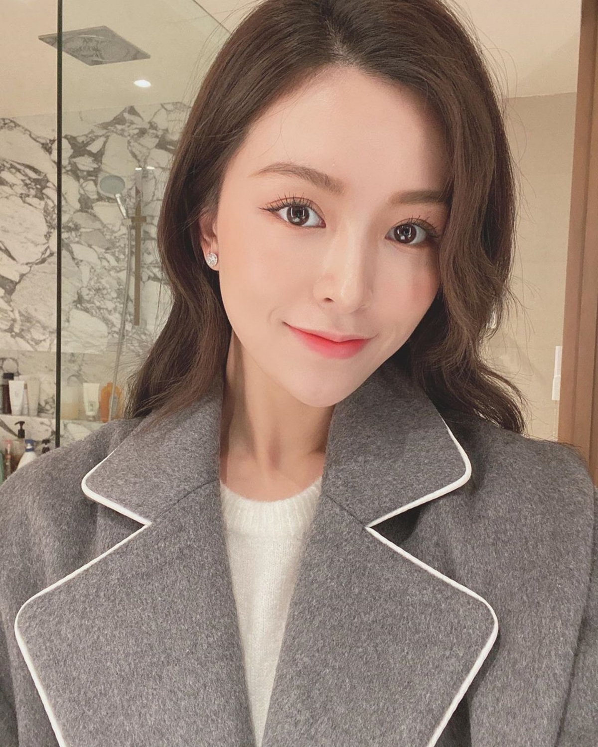Janice Man文詠珊剛過了32歲的生日,在當天她更Cosplay迪士尼公主的灰姑娘造型,以經典的淺藍色長裙配上白色長手套