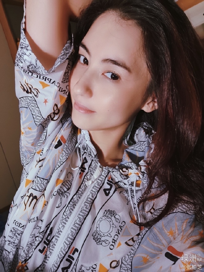 網民猜測原因是她得悉張柏芝的共演，因為兩人同為陳冠希豔照事件中的受害者。倘若一起在節目中同框，會容易讓觀眾憶起此事，讓她們的表現失焦，因此才毅然辭演了這個拍攝的大好機會。