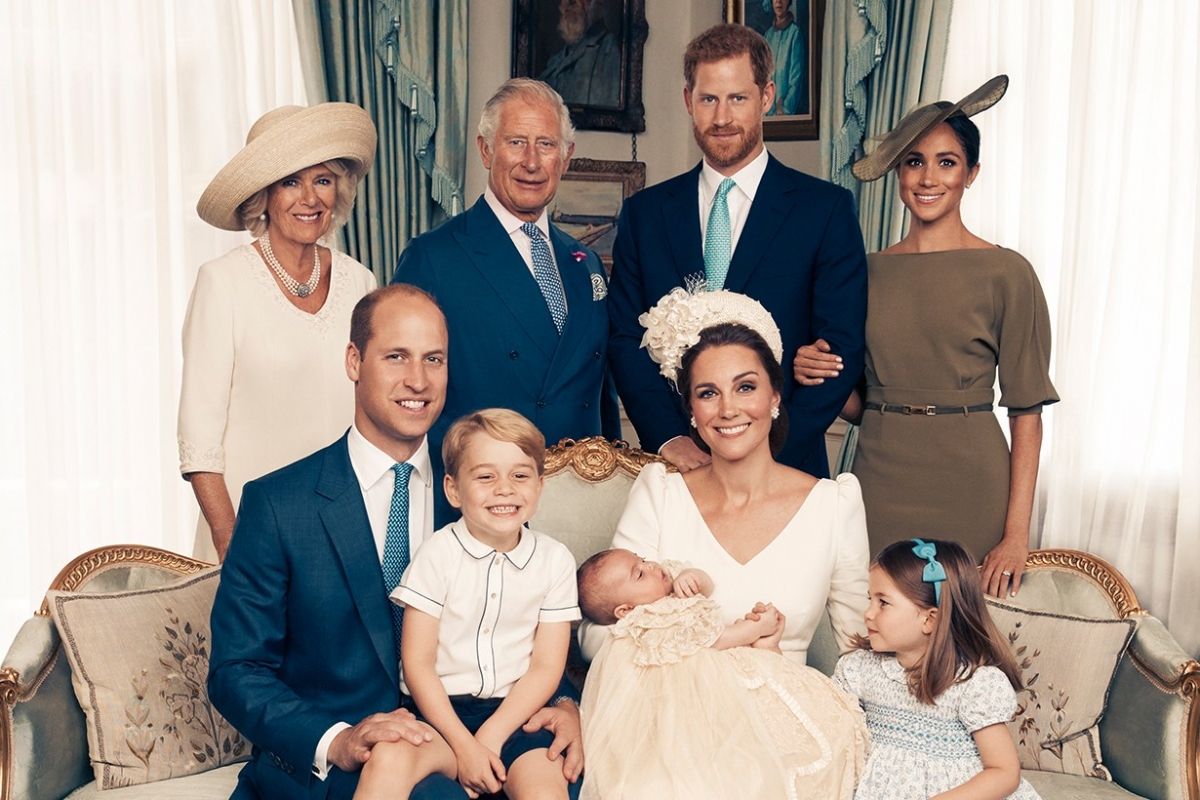 【英國王室-英女王】數位傳播主任主要負責管理王室人員的社交平台上的網站，所以必需要有一些創新的點子，把王室的重要事件及近況透過平台對外公佈。