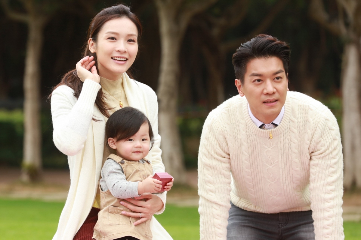 妻子如此傷痛,是因為她給予了老公無比的信任,她相信:「一個平日準時回家,周末會陪小朋友出去玩」的人會是一個好男人,怎料真相原來是如此黑暗。她難過的回想兩人一直共同努力想達到的願望就是生育2個小朋友,建立美好的家庭,不過夢幻的泡泡迅間就破滅了。