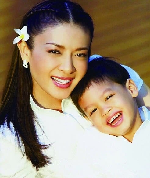 【泰國廢妃】出家西拉米也將復寵/貴妃詩妮娜不雅照流出反獲泰王寵愛