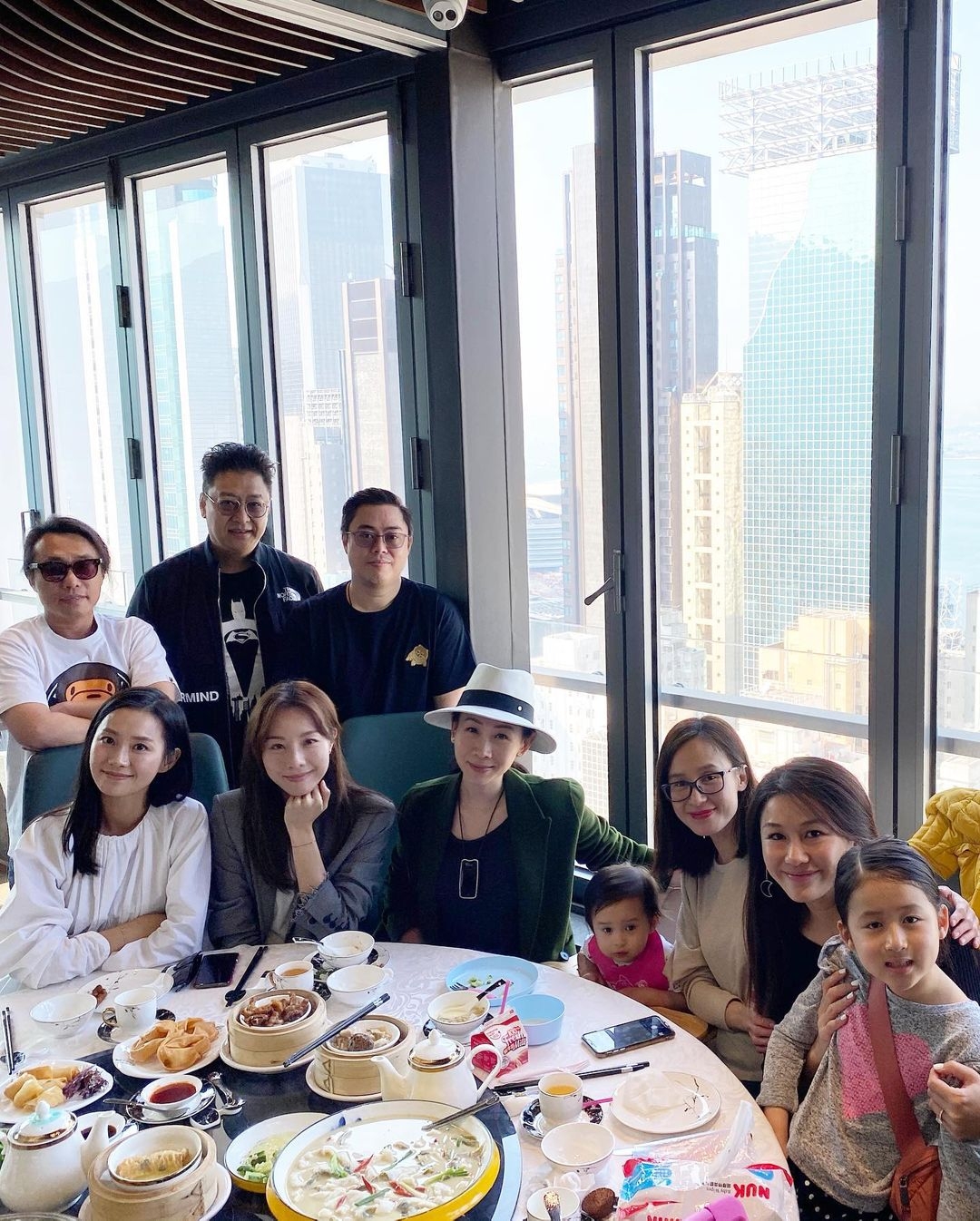 五餅更難得合體,包括有Stephy, Miki, Gloria, Angela及Serena,令粉絲都大喊童年回憶都回來了