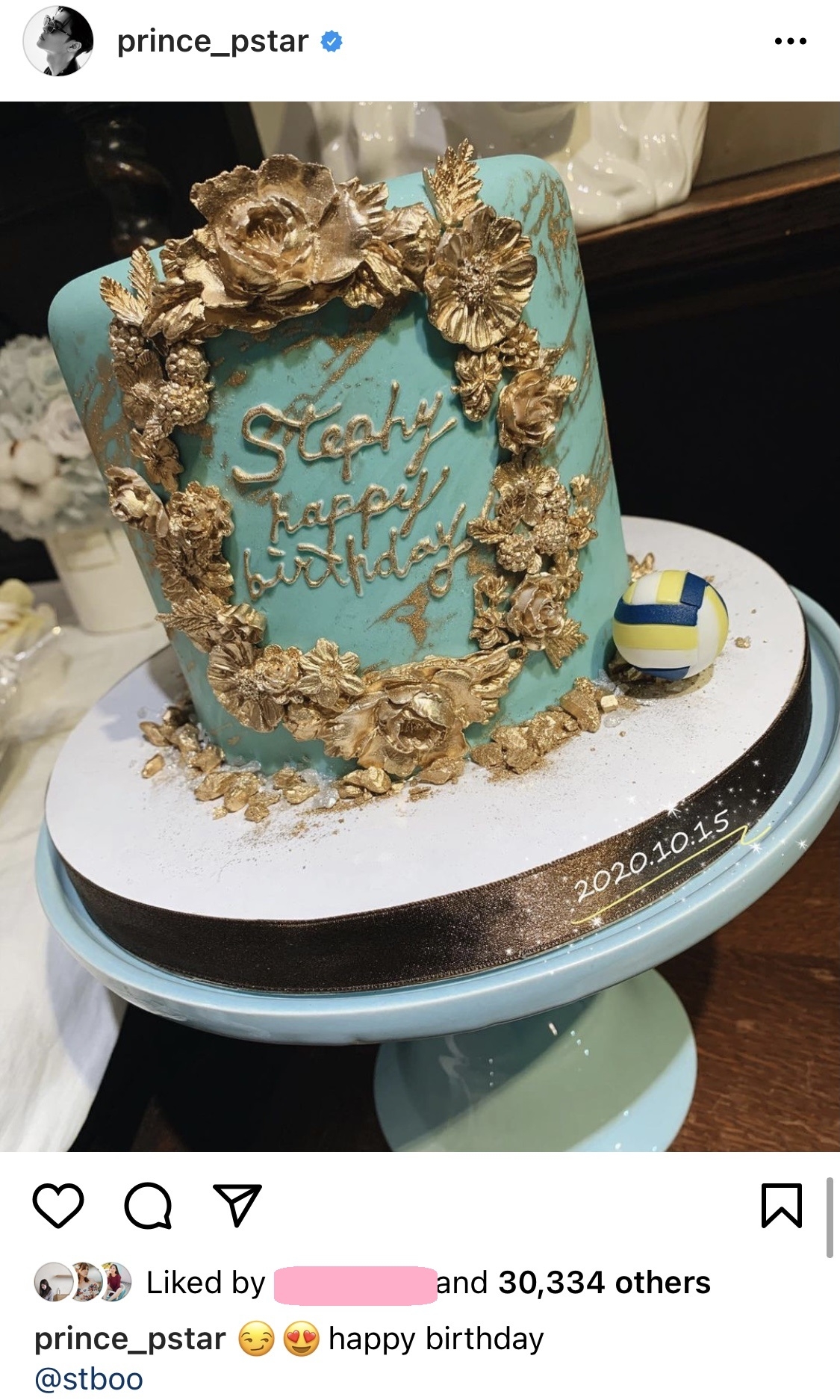 【鄧麗欣Stephy王子】王子得知Stephy超愛排球,同時最近又主演ViuTV新劇《男排女將》,於是超花心思的為Stephy特別訂製了一個有小排球的蛋糕為她慶生。