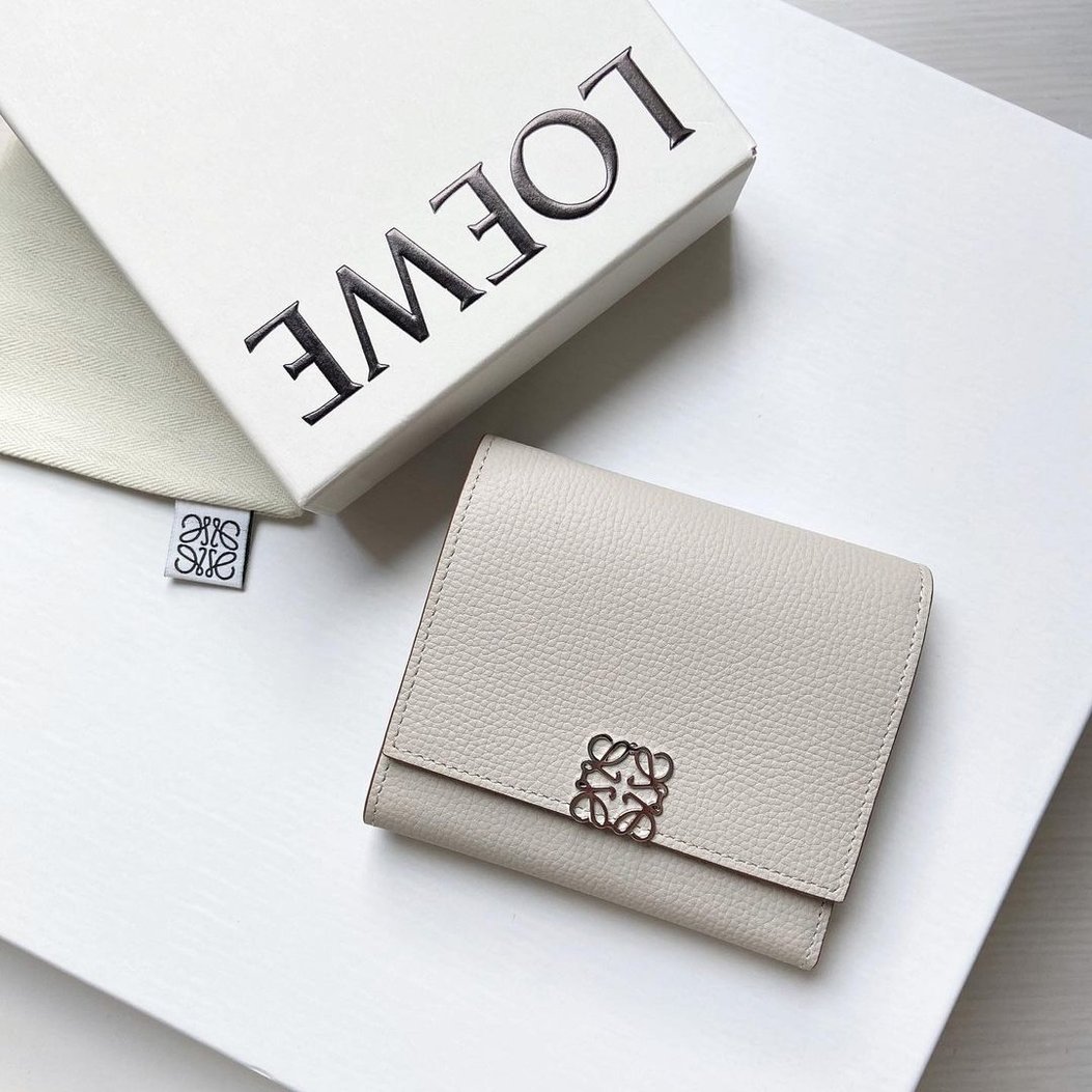 名牌短銀包10款保值「奶白色」短皮夾！盤點HK$5000內入門款