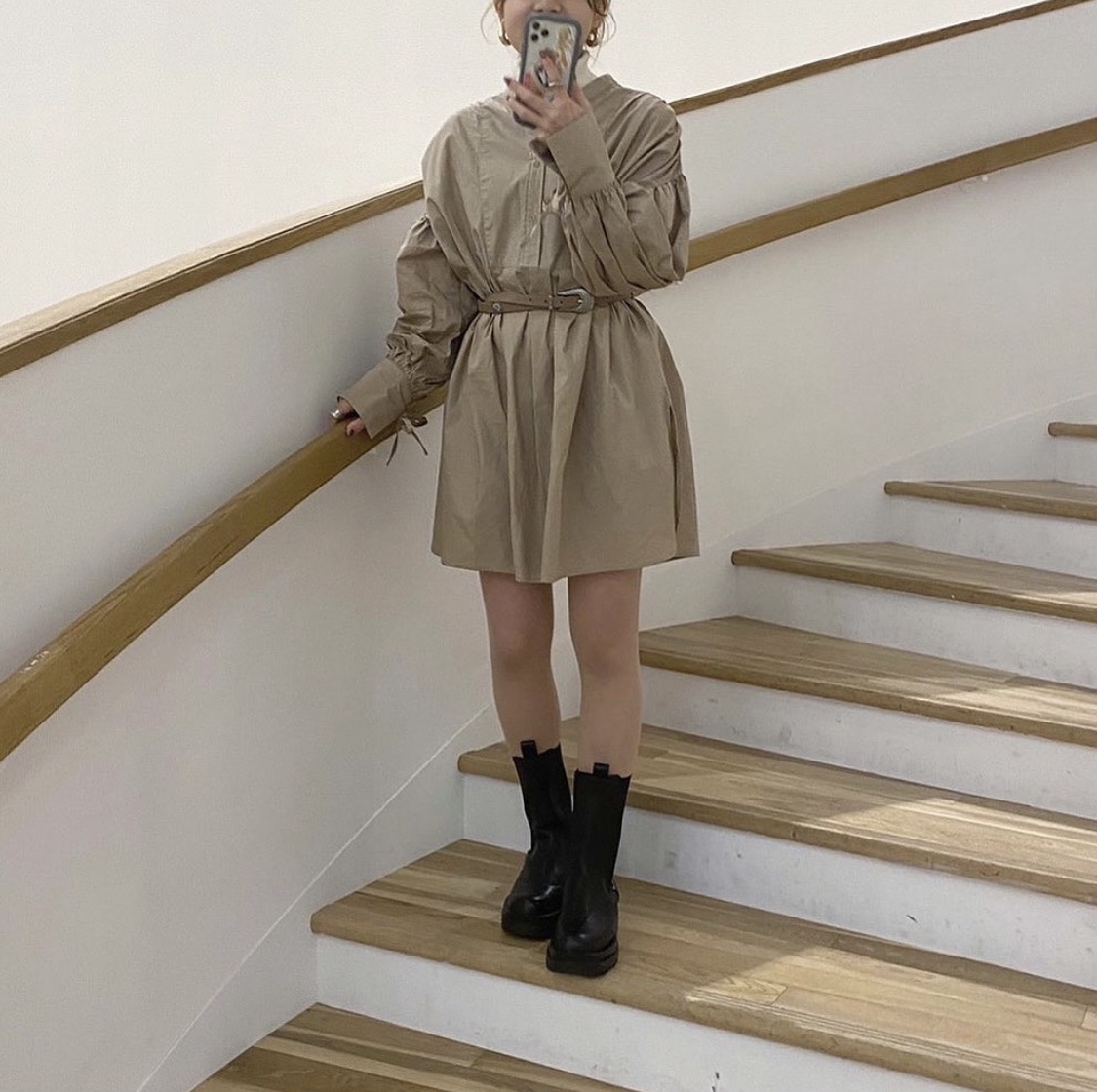平底短靴並不適合小腿粗的女生穿,因為沒有高跟的幫助,腿型會變得很扁平,小腿看起來會更粗壯!
