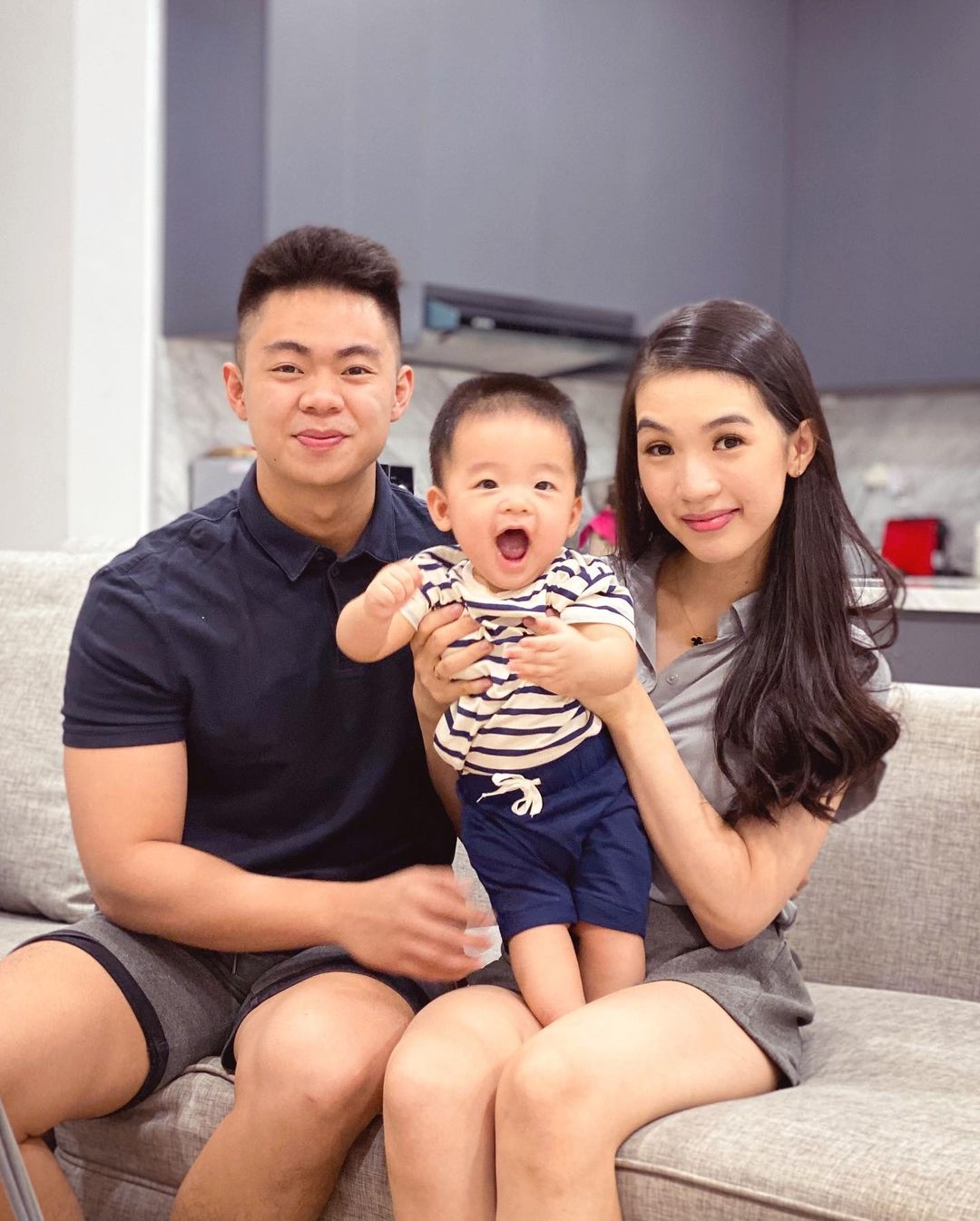 說 Dewi 是最美美魔女絕對不過份,已經育有兩名兒子的她不但是媽媽,而且更已經升level升為嫲嫲!