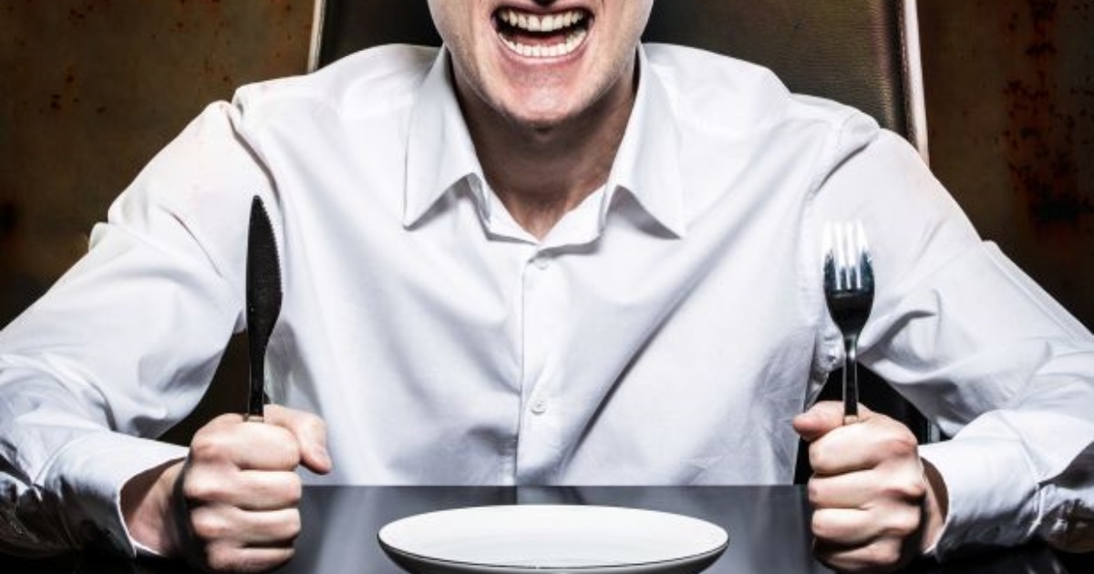 侍應表示他容忍限度那麼高主要是認為這些也是他工作的一部分，這些行為只是影響到其他客人和他自己的子女，認為有人教壞孩子，樹立壞榜樣。他以冷靜高尚的情操處理事件，得到不少網民的讚賞。