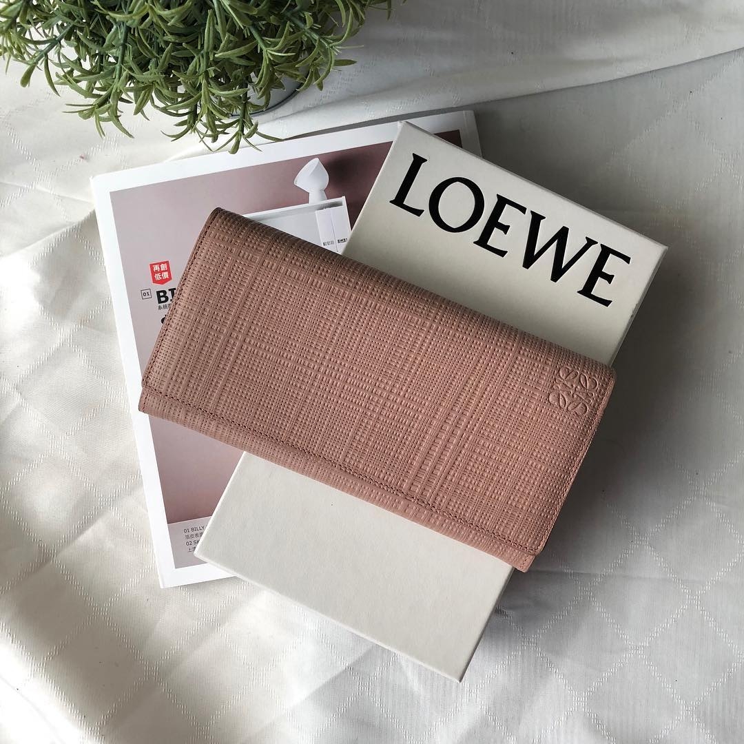 LOEWE 針織紋扣式長夾 乾燥玫瑰粉