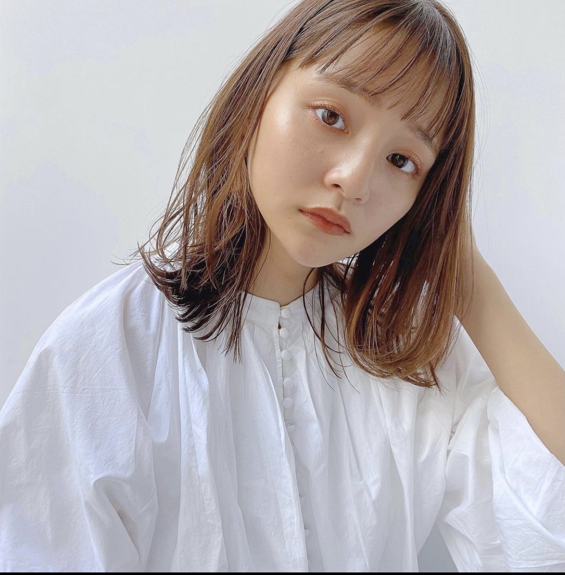 其實把頭髮留長也不是太難，每一個階段也有不同的風格，形象百變，可以順便轉換一下形象呢～過渡期的髮型大概就是以上的建議，不過不同臉型的女生也要根據自己的臉型加以調整。這個日本分享的留髮階段表，髮型也可能偏向日系，大家可以根據喜好選擇啦～