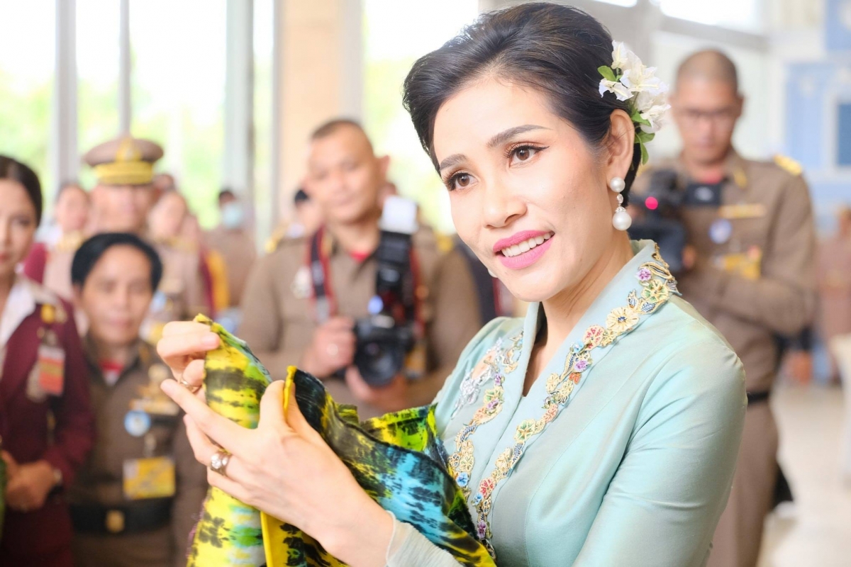 【泰國廢妃】出家西拉米也將復寵/貴妃詩妮娜不雅照流出反獲泰王寵愛