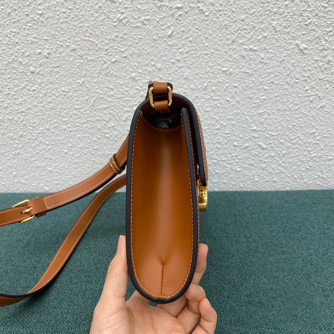 【CELINE手袋】CELINE焦糖色凱旋門STRAP BAG信封包WOC