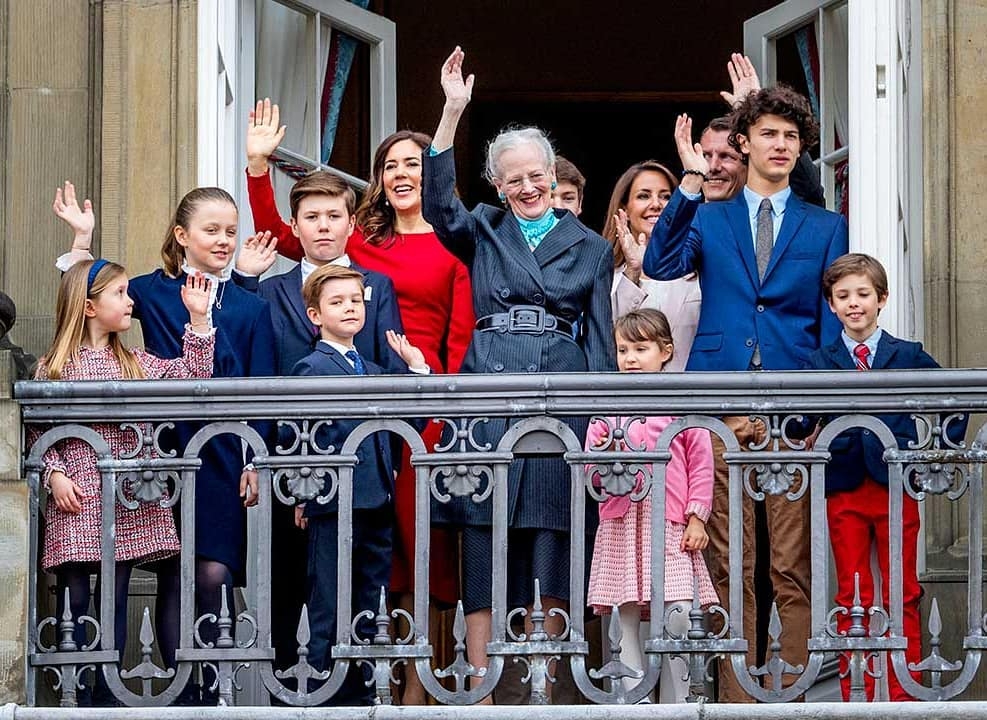 英女王還有一個關係要好的遠房「女王」表妹，以脫序、親民形象視人的瑪格麗特二世（Margrethe II of Denmark）