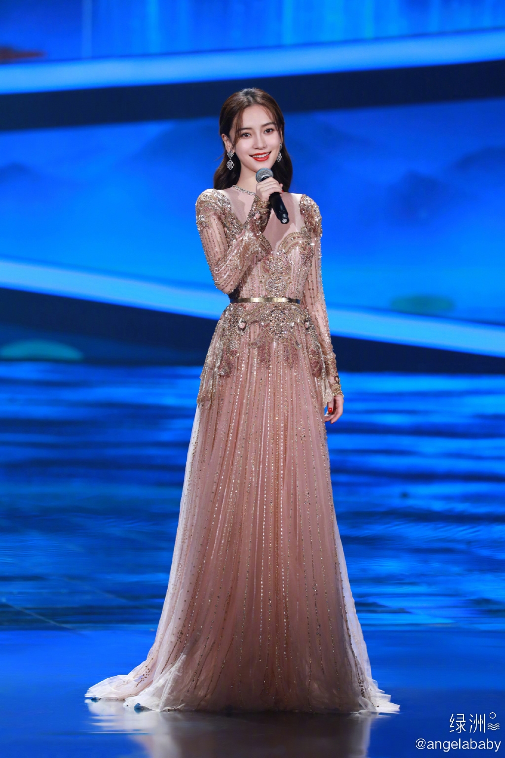 張柏芝內地商演唱歌走音超尷尬/盤點圈中4位唱歌難聽女星