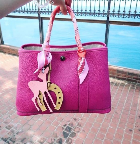 「Hermès Garden Party Bag」在美國官網顯示的價格約為港幣兩萬多就可入手!